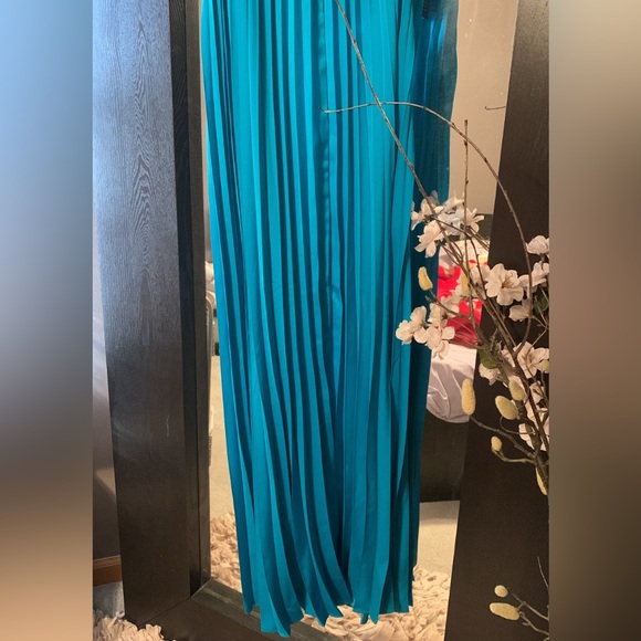 Teal Pleated Side Cutout Express Maxi Dress - Picture 10 of 13